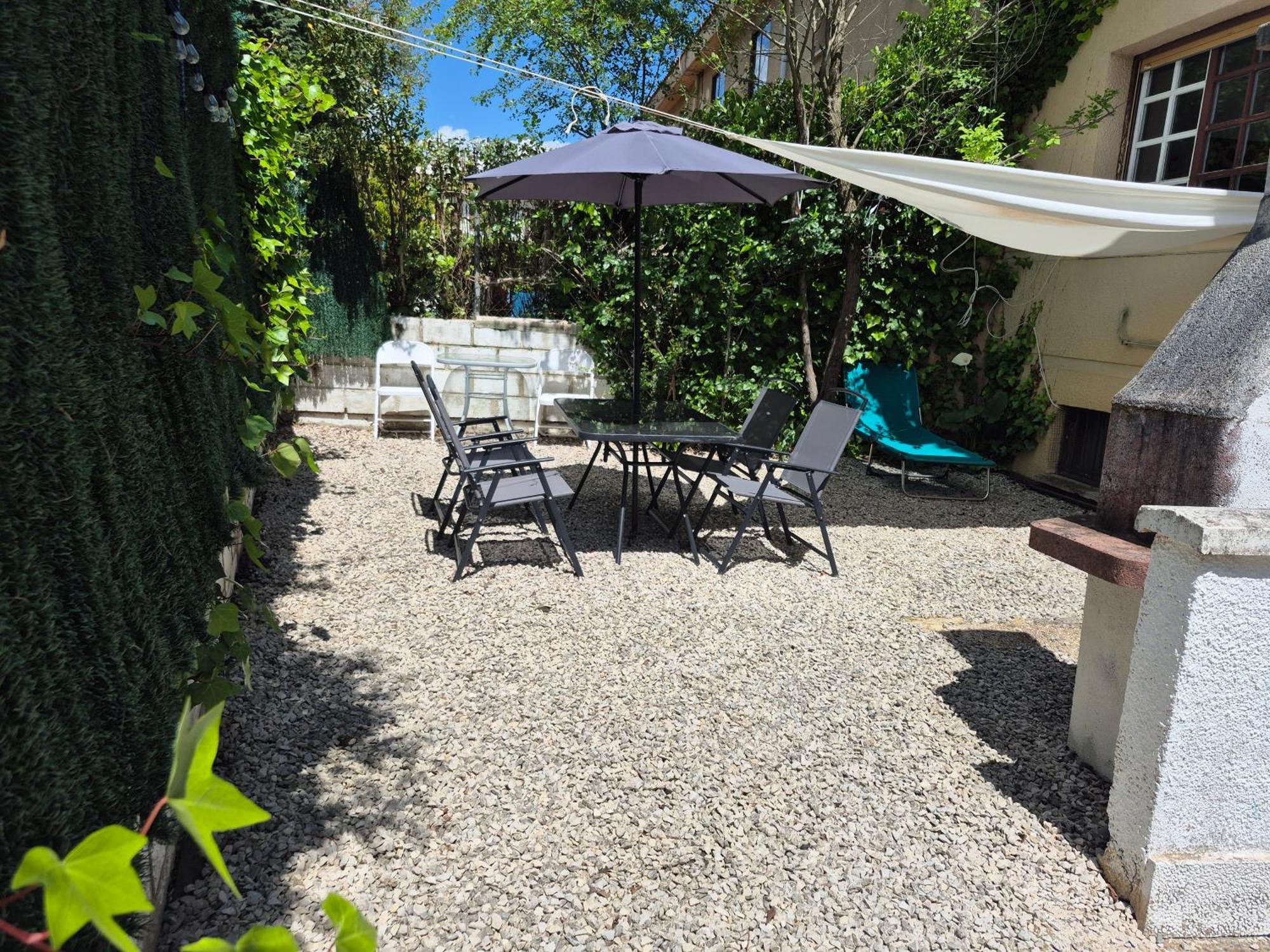 Cool Basement Studio In Hosts House With Private Terrace And Bbq Zizur Mayor Room photo